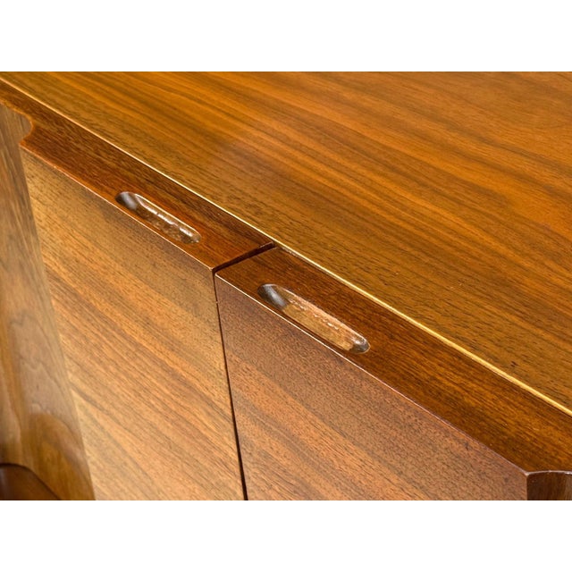 Edmond J. Spence, Sculptural Highboy, Walnut, Sweden, 1950s For Sale - Image 13 of 14