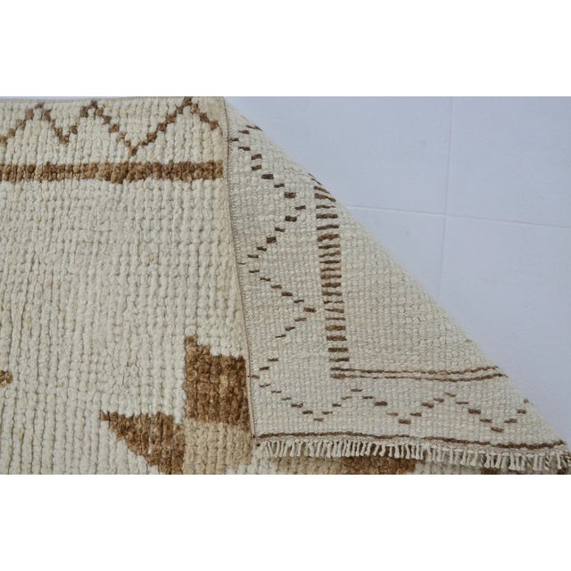 1950s Vintage Anatolian Kilim Runner, Hand-Woven Neutral Earth Tone Wool Rug For Sale - Image 5 of 10
