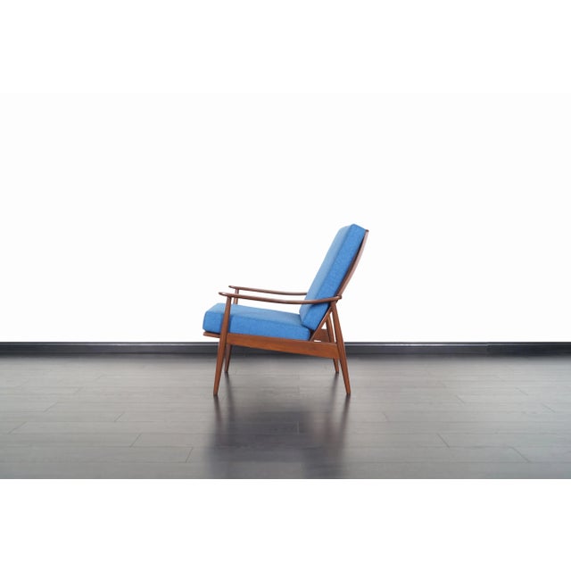 1950s Mid-Century Modern Walnut Spindle Back Lounge Chair, 1950s For Sale - Image 5 of 8
