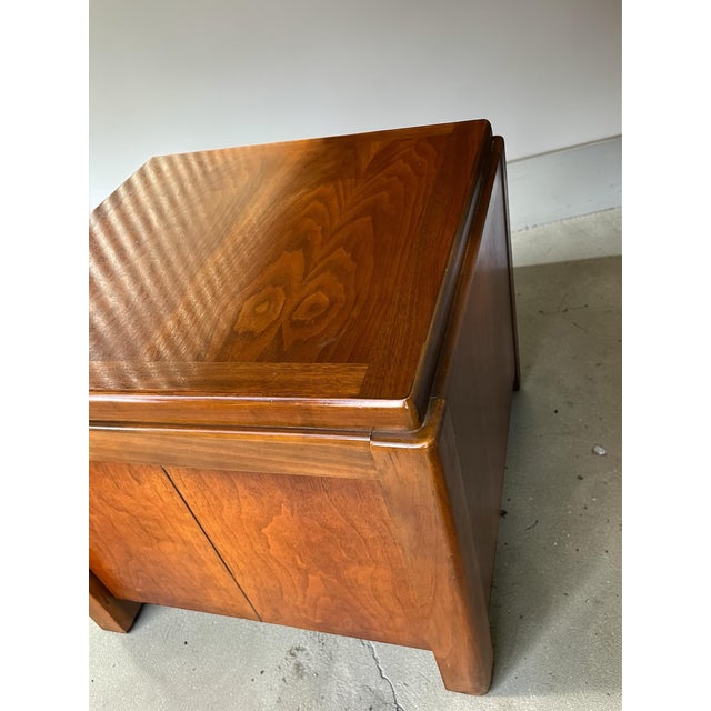 Vintage Lane Walnut Cube End Table W/ Storage Cabinet – 1975 Mid-Century Modern For Sale - Image 11 of 11
