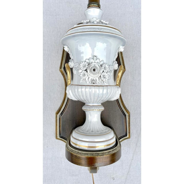 White 1950s Hollywood Regency Wall Mount Porcelain Urn Lamp Sconce For Sale - Image 8 of 13