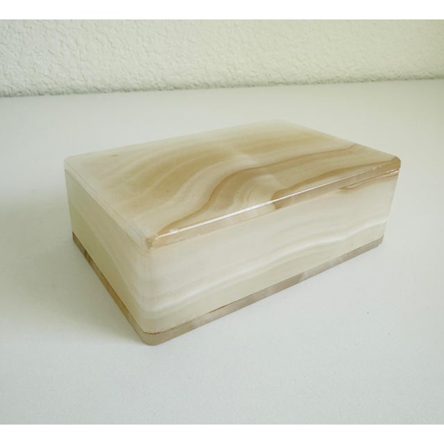 White 1960s Italian Zebra Banded Onyx Box For Sale - Image 8 of 10