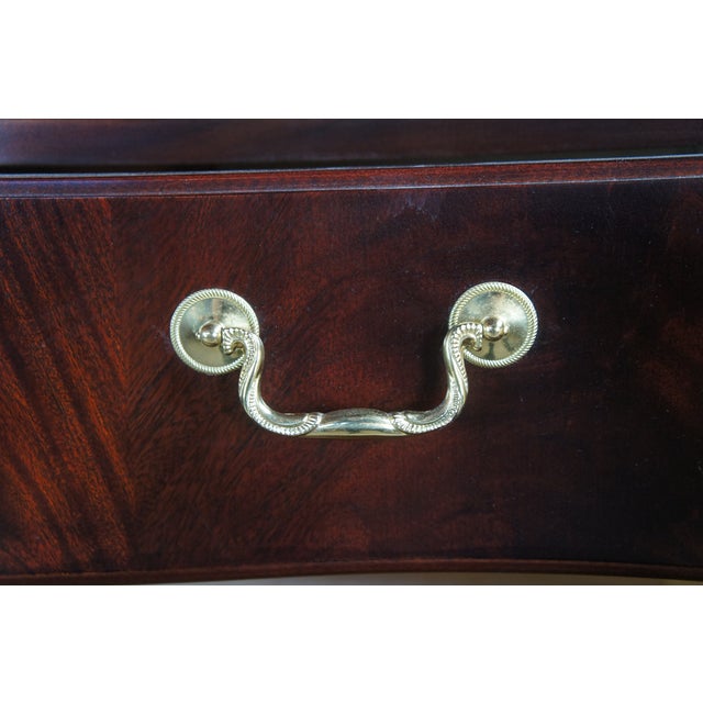 Late 20th Century Thomasville Flame Mahogany Bow Front Dresser W Trifold Mirror & Jewelry Case For Sale - Image 16 of 18