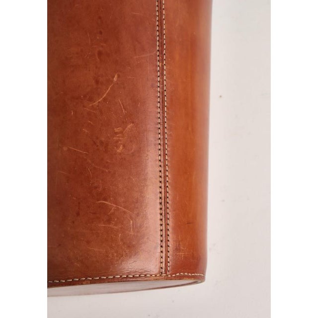 Paper Basket in Patinated Saddle Leather and Brass attributed to Carl Auböck, 1950s For Sale - Image 8 of 11
