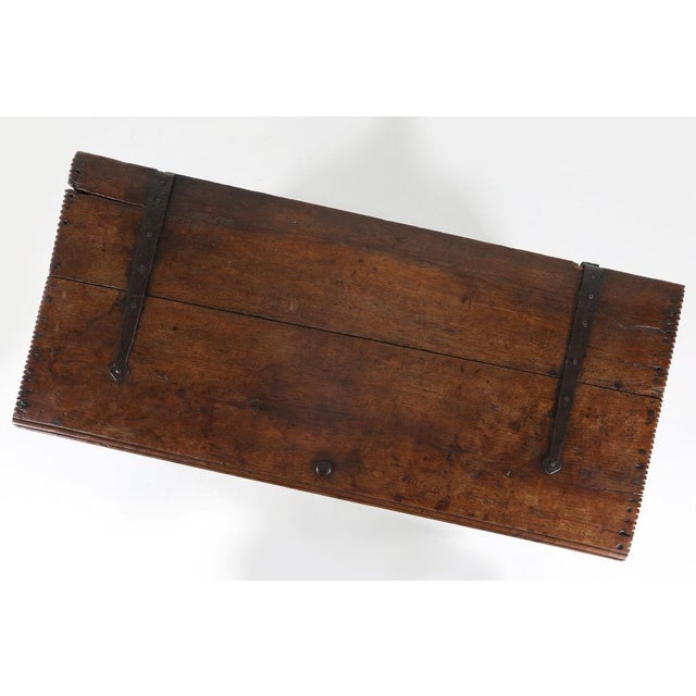 Early 18th Century Antique William III Oak Trunk, 1700 For Sale - Image 5 of 14