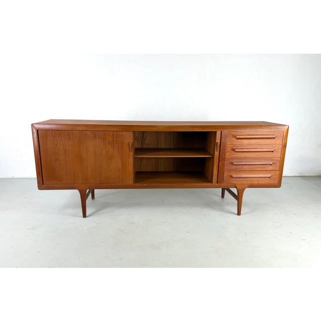 Mid-Century Modern FA32 Sideboard by Ib Kofod Larsen for Faarup, 1960s For Sale - Image 3 of 10