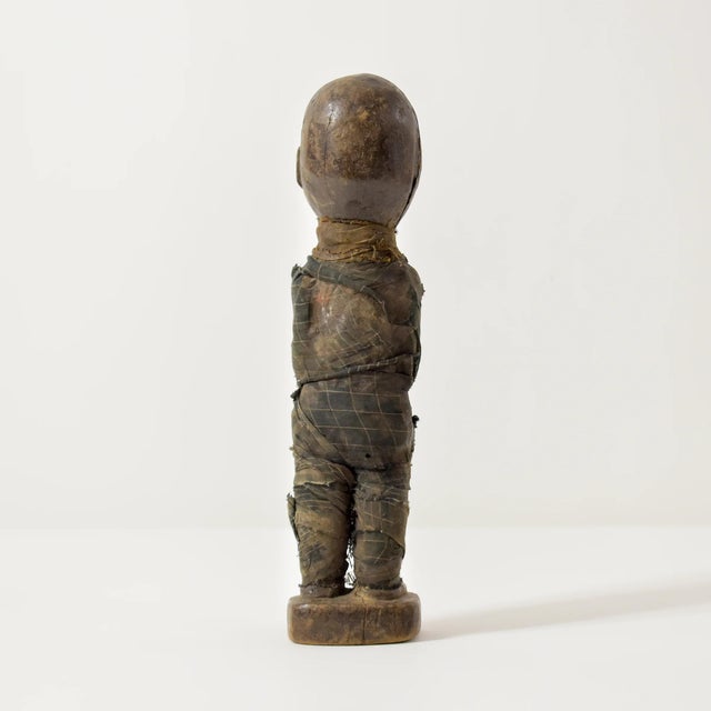 Brown Early 20th Century Pere Miniature Mummy Wood Figure 12 Inch Tanzania For Sale - Image 8 of 15
