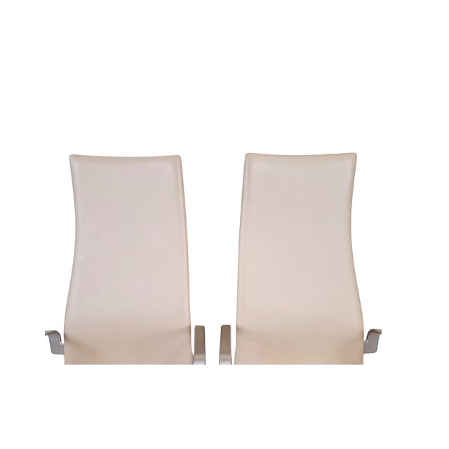 1970s Oxford Highback Swivel Chairs by Arne Jacobsen for Fritz Hansen, 1960s, Set of 2 For Sale - Image 5 of 6