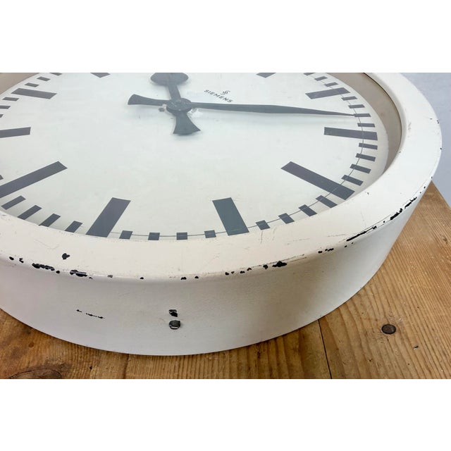 Large White Industrial Factory Wall Clock from Siemens, 1950s For Sale - Image 15 of 18