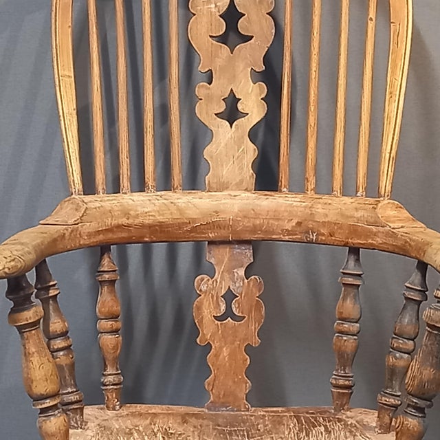 Wood Antique Windsor Chair in Ash and Yew For Sale - Image 7 of 15