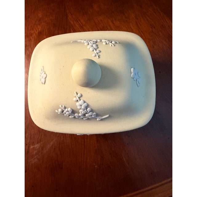 1980s Wedgwood Yellow Primrose Rectangular Lidded Box W/ White Relief Prunus Blossoms For Sale - Image 9 of 14