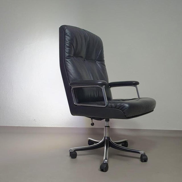 Vintage P128 Office Chair by Osvaldo Borsani for Tecno For Sale - Image 9 of 11