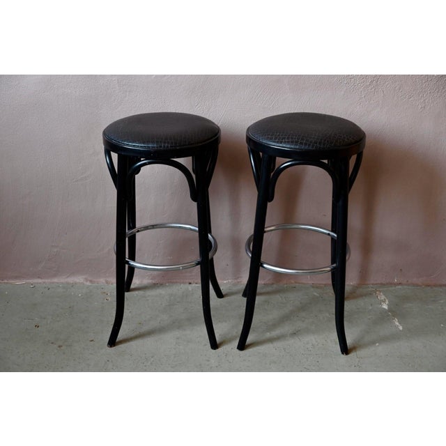 Bistro Bar Stools in Black and Chrome Tortoiseshell Vinyl, 1960s, Set of 2 For Sale - Image 4 of 14