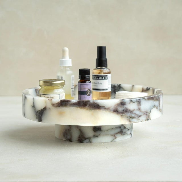 Introducing Cyclo , a versatile and elegantly crafted bowl made from premium marble stone. Cyclo blends natural beauty...