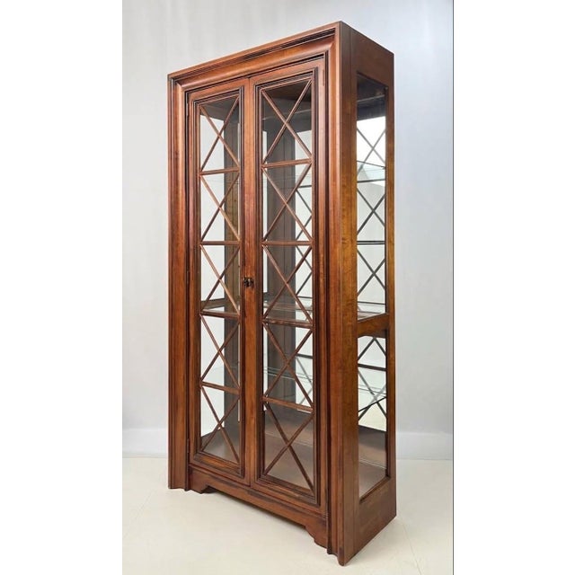 Wood Late 20th Century Hickory White Lighted Glass Cabinet With Mirrored Back & Fretwork Doors For Sale - Image 7 of 12
