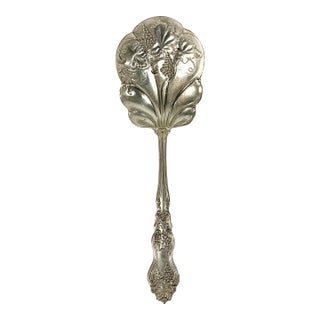 1905 Antique Hollywood Regency Neoclassical Silverplated Scalloped Shell Grape Cluster Serving Spoon For Sale