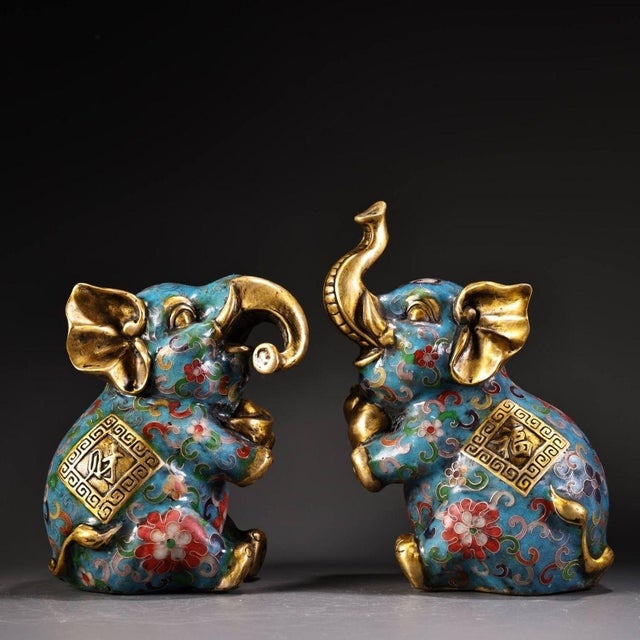 Mid 20th Century Pair of Vintage Chinese Cloisonné Enamel & Gilt Bronze Elephants For Sale - Image 5 of 8