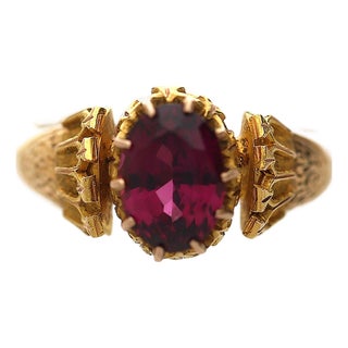 Vintage Oval Rodolite Garnet Victorian Revival in 18k Yellow Gold Solitaire Ring, Size 10.5 For Sale