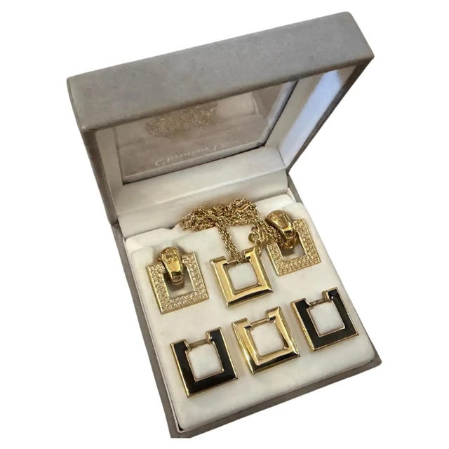 This elegant 1980s Christian Dior parure beautifully showcases the bold geometric aesthetics and glamorous versatility...