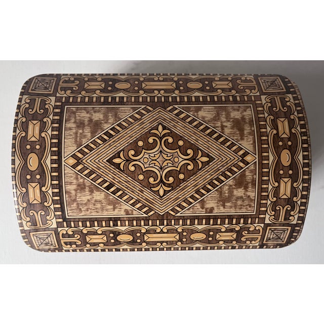 Vintage English Trunk-Shaped Biscuit Tin For Sale - Image 4 of 7