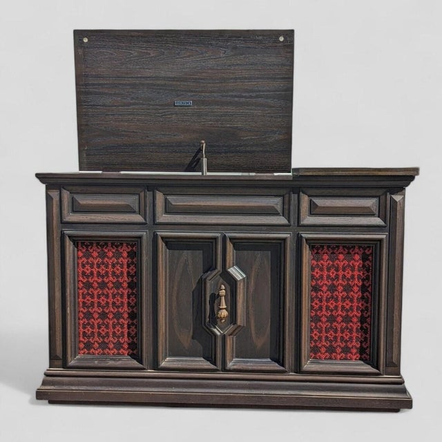 Postmodern Mid-Century Record Player & Radio Cabinet Vintage Zenith Stereo Console , 1970s For Sale - Image 3 of 10