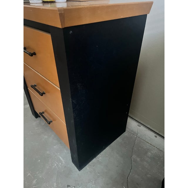 Late 20th Century Postmodern Blond Wood and Black Lacquered Nightstands With Glass Display Shelves - A Pair For Sale - Image 9 of 12