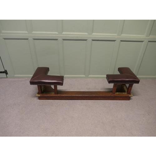 Wood Arts and Crafts Oak and Leather Club Fender, 1900 For Sale - Image 7 of 8