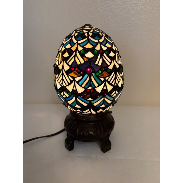 Tiffany and Co. Vintage Tiffany-Style Stained Glass Egg-Shaped Accent Table Lamp For Sale - Image 4 of 4