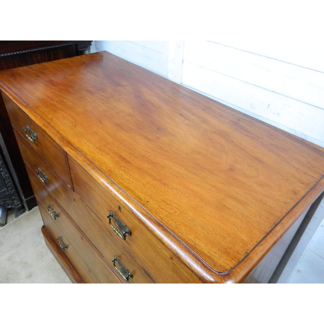 Victorian Chest of Drawers in Mahogany For Sale - Image 12 of 18