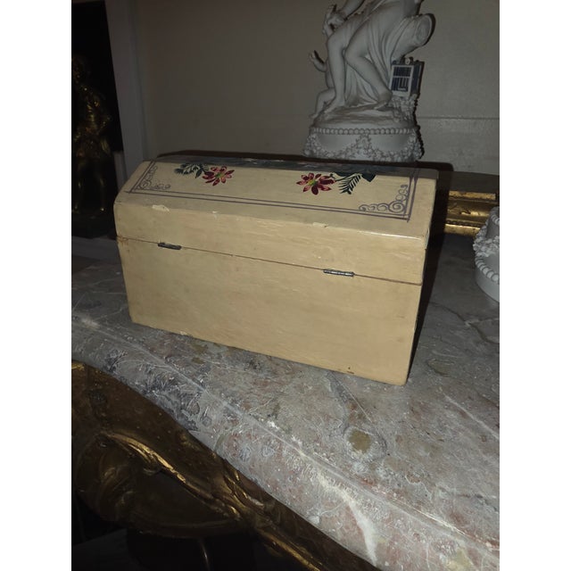 Folk Art Vintage Mexican Folk Art Lacquered Box For Sale - Image 3 of 8