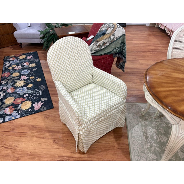 Wood Late 20th Century French Provincial Oval Dining Table With 8 Chairs – Cream Painted Base & Figured Wood Top For Sale - Image 7 of 12