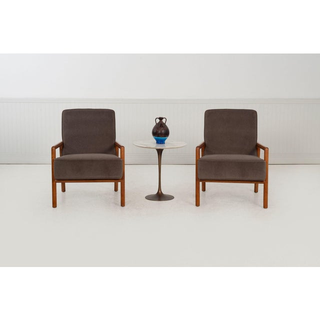 t.h. Robsjohn-Gibbings for Widdicomb Pair of Model 1601 Lounge Chairs, 1955 For Sale - Image 4 of 12