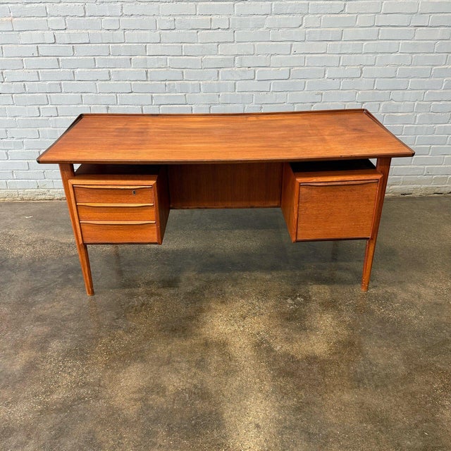 Mid-Century Modern 1960s Teak Executive Desk by Peter Løvig Nielsen For Sale - Image 3 of 12