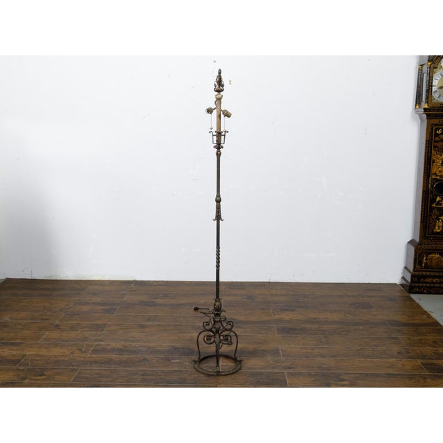 French French Steel and Brass 1930s Floor Lamp with Scrolling Legs and Foliage Motifs For Sale - Image 3 of 12