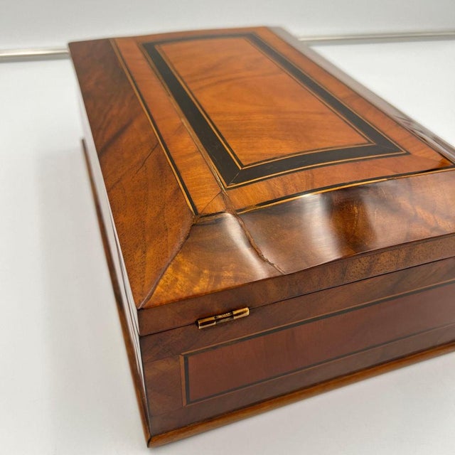 Biedermeier Jewelry Box in Walnut, Ebony, Maple, South Germany, 1830s For Sale - Image 9 of 18