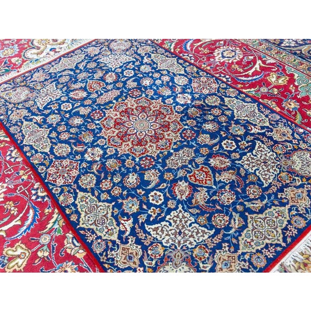 Hand-Knotted Isfahan Rug in Wool For Sale - Image 3 of 18