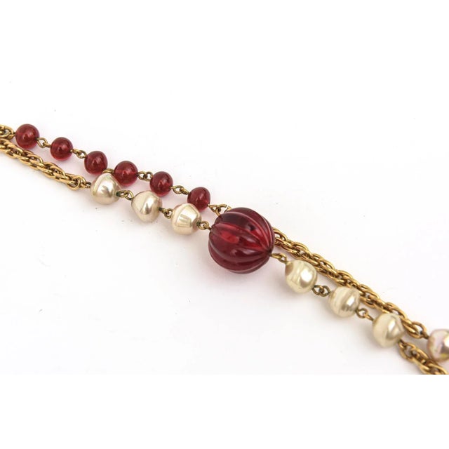 Chanel 1984 Long Sautoir Wrap Necklace With Red Gripoix Glass, Faux Pearls and Gold Links For Sale - Image 11 of 12