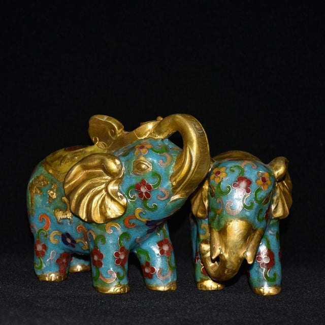This is a charming vintage pair of Chinese cloisonné enamel elephants, crafted from a copper body with intricate wire...