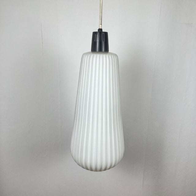 Mid-Century Modern Pendant Light in Glass and Metal Rod, 1970s For Sale - Image 9 of 16