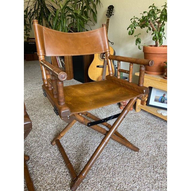 Mid-Century Modern 1970s Vintage Telescope Leather and Bamboo Director Chairs- Set of 2 For Sale - Image 3 of 8