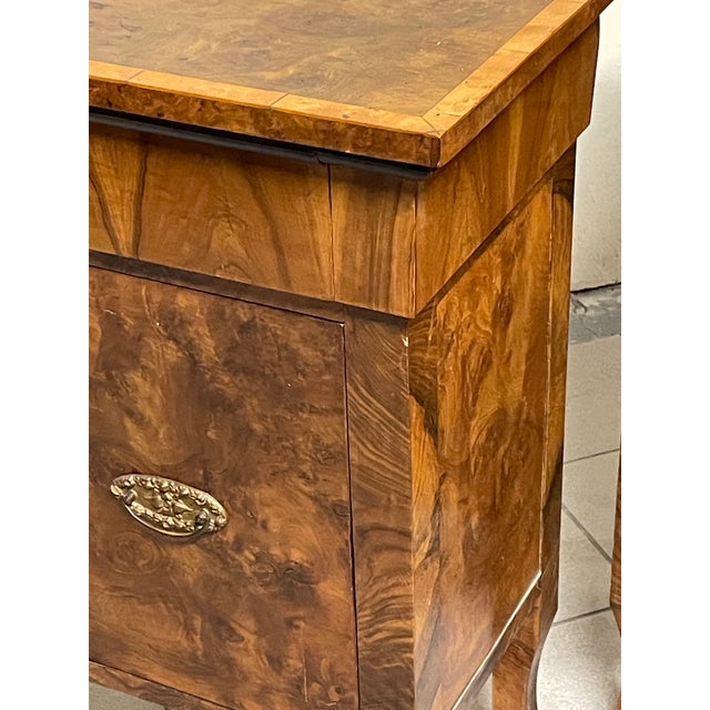 Pair of large Italian Art Deco bedside tables from the 1930s. Walnut and walnut burl frame, featuring a hidden drawer...