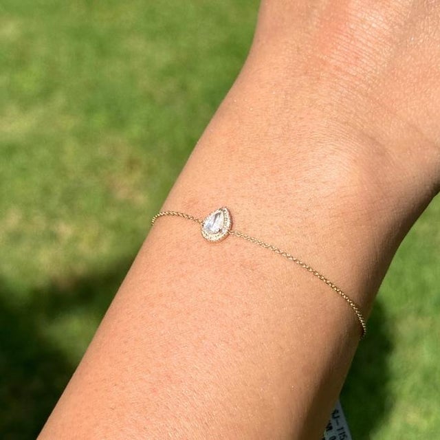 Minimalist Pear Cut Diamond Halo Solitaire Chain Bracelet in 14k Yellow Gold For Sale In New York - Image 6 of 15