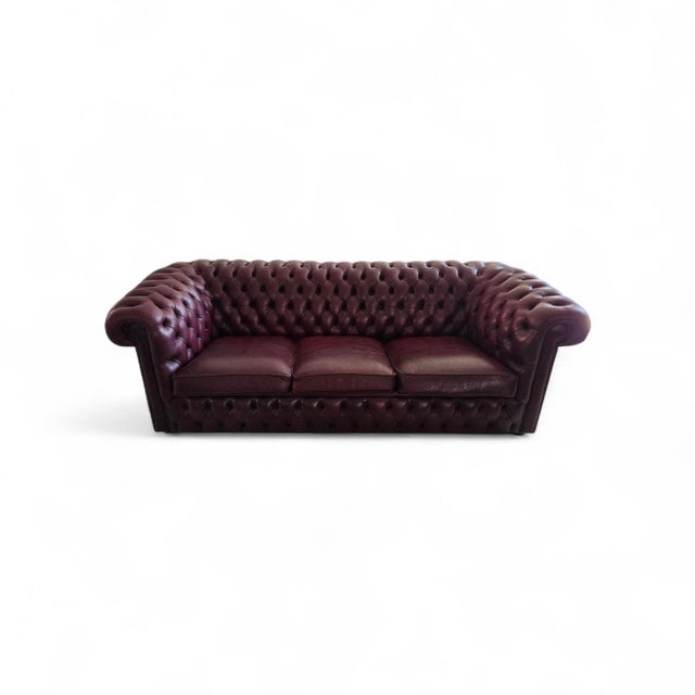 English Chesterfield Sofa in Burgundy Leather, 1980 For Sale - Image 4 of 4
