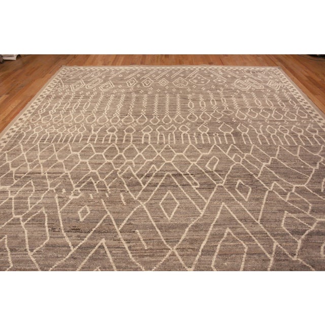 Early 21st Century Nazmiyal Collection Large Modern Area Rug For Sale - Image 5 of 9