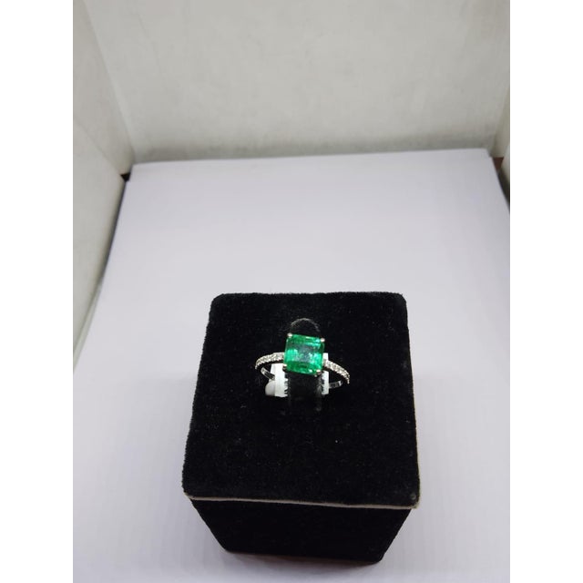 Gemstone details Gold Purity: 18K Solid Gold Emerald: 2.19 cts Diamond: 0.13 cts 18K gold Gross weight: 2.25 grams Net...