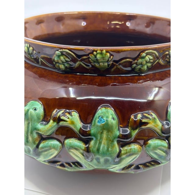Brown Bordallo Pinheiro Jardinière Bowl With Frogs & Artichoke Leaf Border For Sale - Image 8 of 10