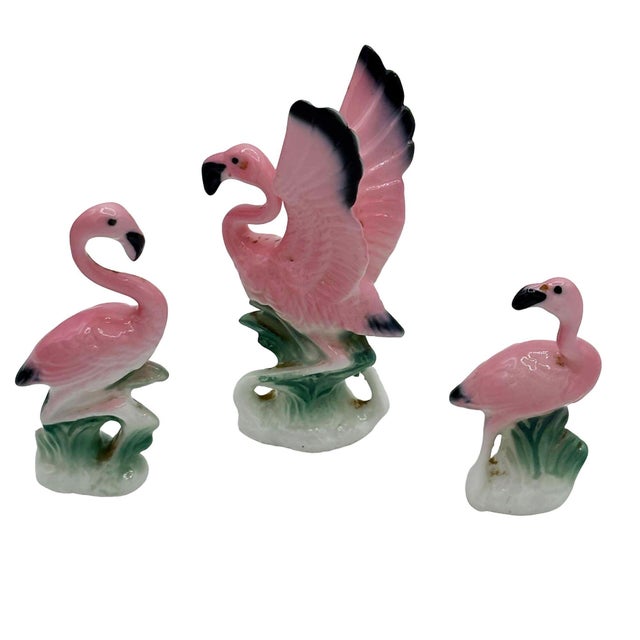 Mid-century pink and green ceramic flamingo statue set of 3. The set features three beautifully detailed pink flamingos in...