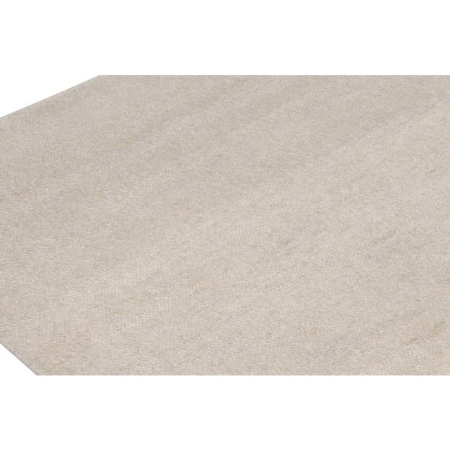 Rug & Kilim Rug & Kilim’s Oversized Contemporary Textural Solid Rug in Ivory Tones For Sale - Image 4 of 7