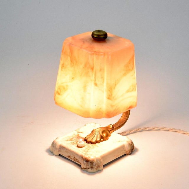 Art deco table lamp, from the 1930s. A pair of art deco table lamps, crafted from bakelite. with a marble-like pattern...