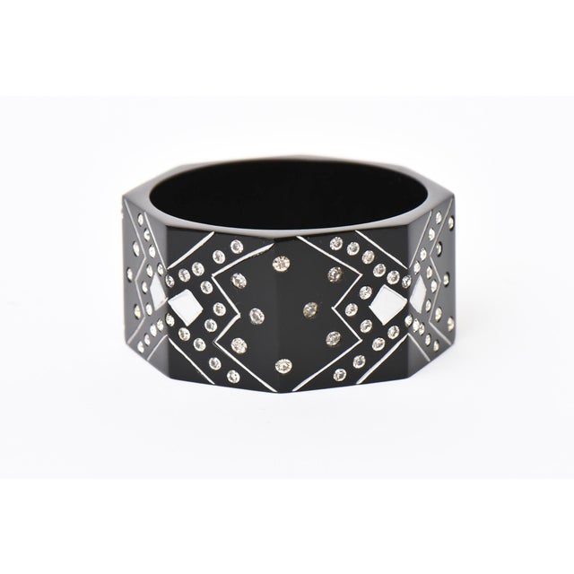 Gemstone French Art Deco Style Black Resin and Rhinestone Angled Cuff Bangle Bracelet 80's For Sale - Image 7 of 10